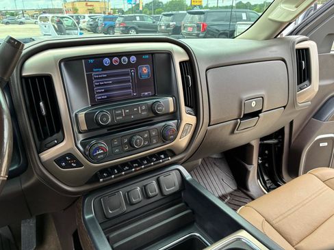 Used 2017 GMC Sierra 2500 Denali w/ Duramax Plus Package AWD/4WD image 19