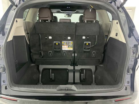 Used 2023 Toyota Sienna Platinum image 21
