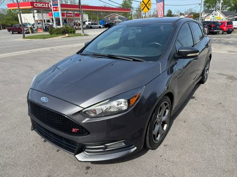 Used 2018 Ford Focus ST image 3