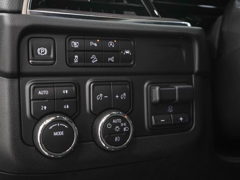 Used 2025 Chevrolet Tahoe Premier AWD/4WD image 28