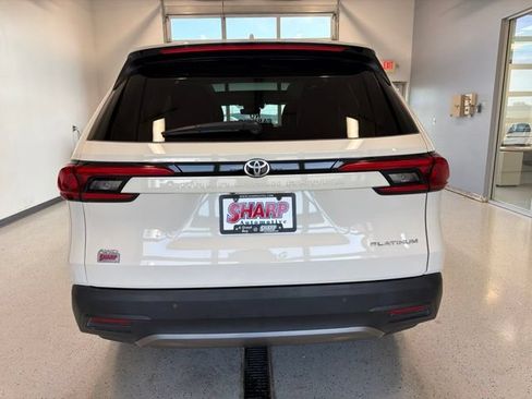 Used 2024 Toyota Grand Highlander AWD image 7