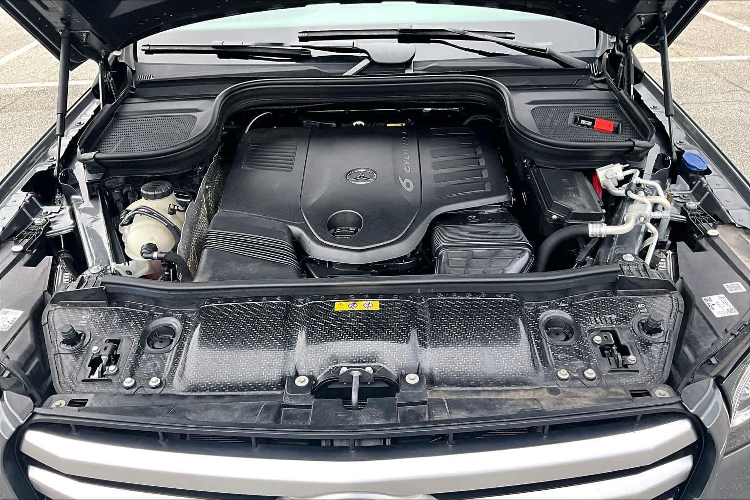 Used 2025 Mercedes-Benz GLS 450 4MATIC w/ AMG Line Exterior image 32