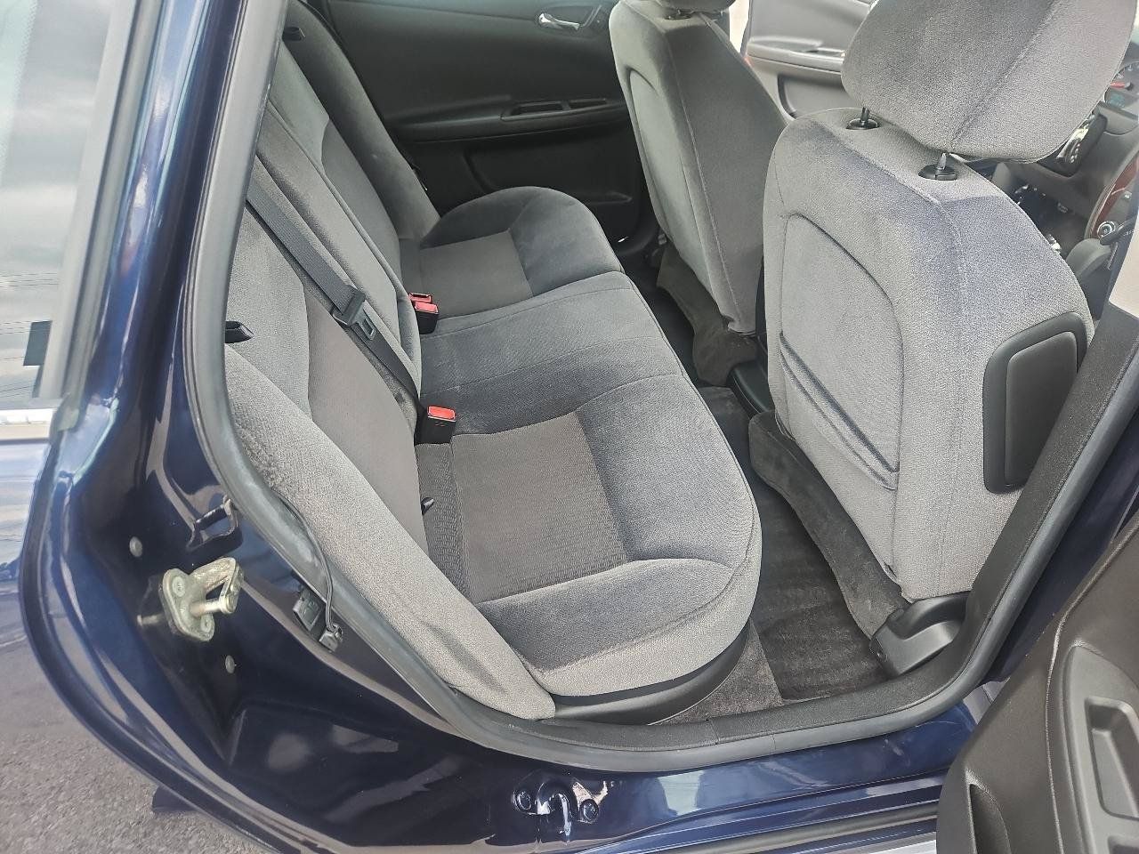 Used 2010 Chevrolet Impala LT w/ Convenience Package FWD image 16