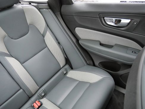 Used 2022 Volvo XC60 B6 R-Design w/ Advanced Package image 14