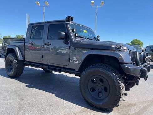 Used 2016 Jeep Wrangler Unlimited Rubicon w/ Connectivity Group AWD/4WD image 44