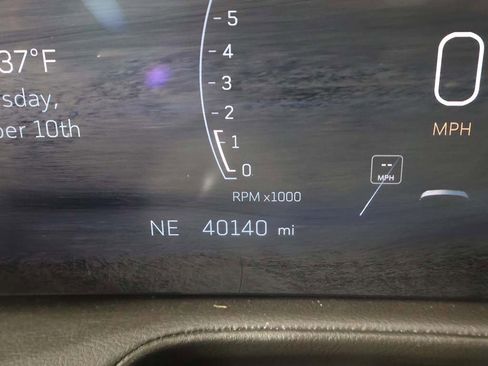 Used 2024 Cadillac XT4 Premium Luxury image 36