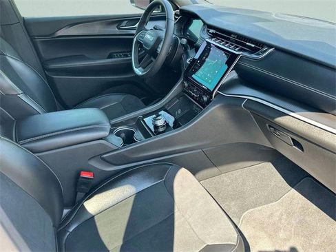 Certified 2024 Jeep Grand Cherokee L Altitude image 10