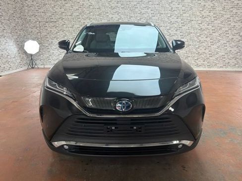 Used 2024 Toyota Venza XLE AWD/4WD image 2