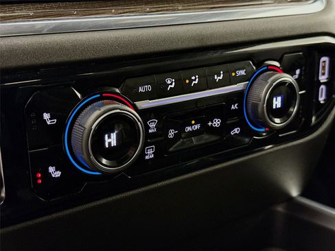 Used 2024 Chevrolet Silverado 3500 LT w/ Convenience Package image 16