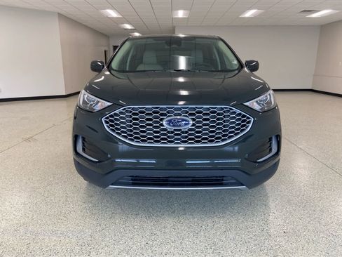 Used 2024 Ford Edge SEL image 3