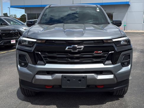 Used 2024 Chevrolet Colorado Z71 w/ Z71 Convenience Package 2 AWD/4WD image 3
