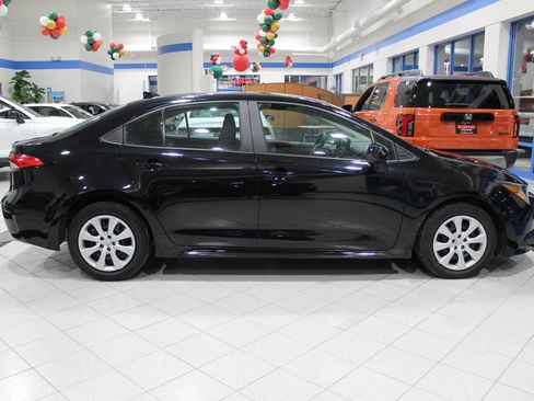 Used 2023 Toyota Corolla LE image 4