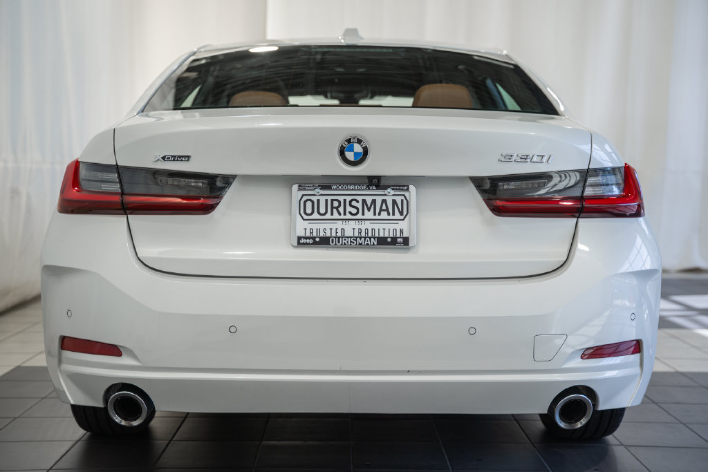 Used 2023 BMW 330i xDrive Sedan w/ Premium Package AWD/4WD image 5