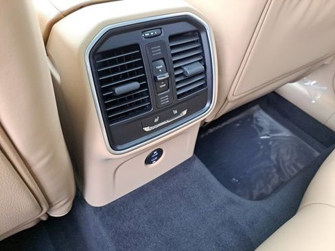 New 2026 Porsche Macan image 18