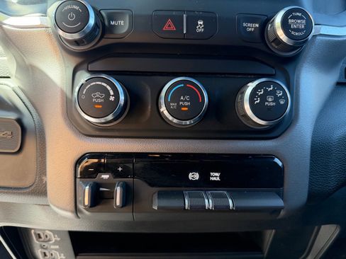 Used 2024 RAM 2500 Big Horn AWD/4WD image 43
