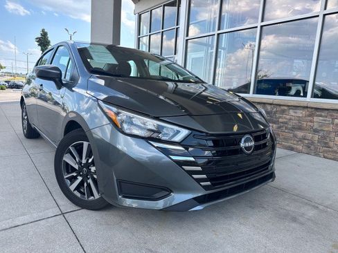 Used 2025 Nissan Versa SV FWD image 2