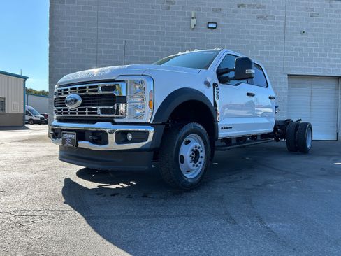 New 2026 Ford F550 4x4 Crew Cab image 3