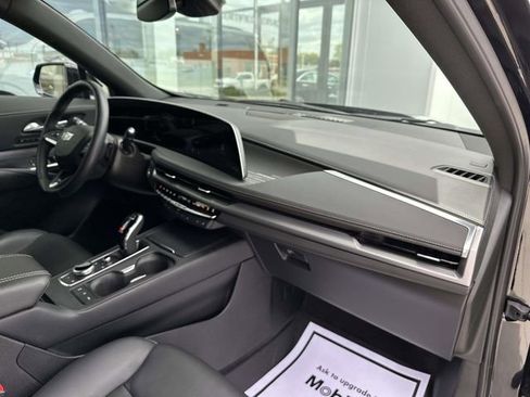 Certified 2025 Cadillac XT4 Premium Luxury AWD/4WD image 20