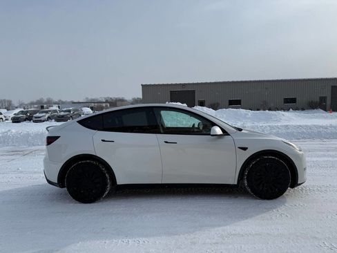 Used 2022 Tesla Model Y Long Range image 5