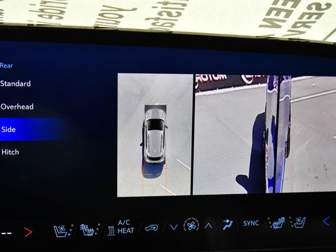 Used 2024 Chevrolet Equinox EV LT FWD image 21