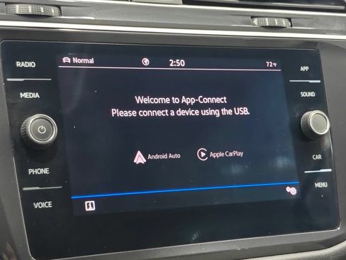 Used 2024 Volkswagen Tiguan SE AWD/4WD image 30