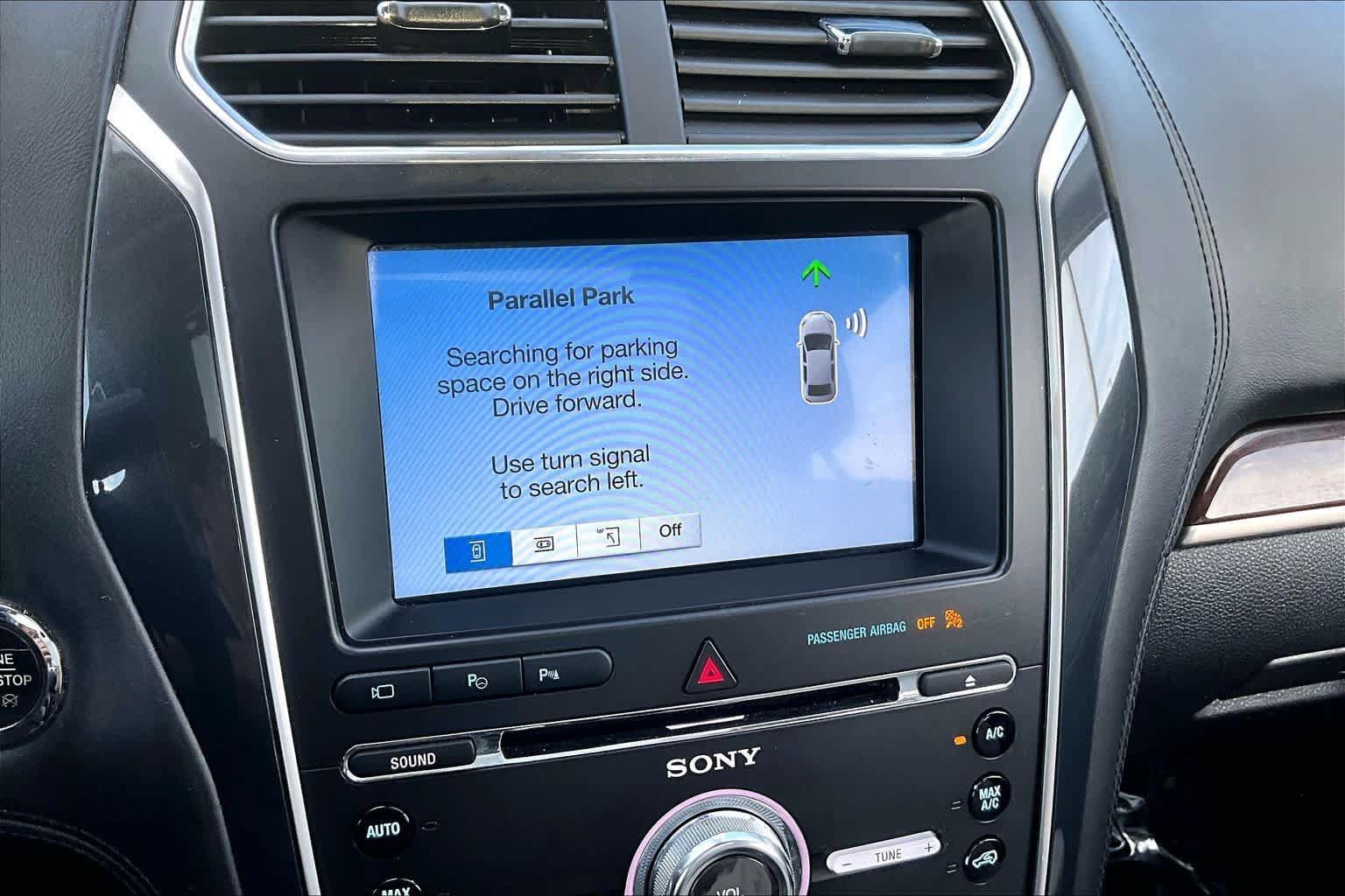 Used 2017 Ford Explorer Platinum AWD/4WD image 34