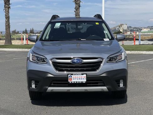 Used 2022 Subaru Outback Limited XT image 2