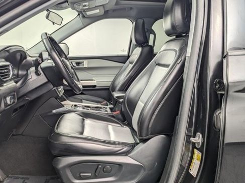 Used 2023 Ford Explorer XLT w/ Equipment Group 202A image 6