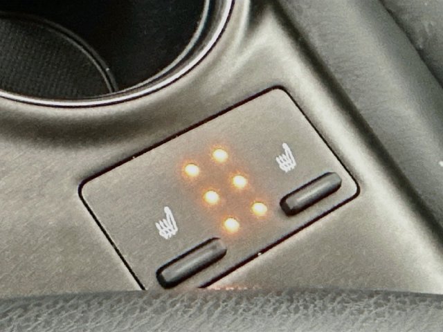 Used 2024 Toyota Camry SE w/ Cold Weather Package FWD image 14