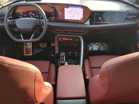 Used 2025 Audi SQ5 Prestige w/ Prestige Package image 13