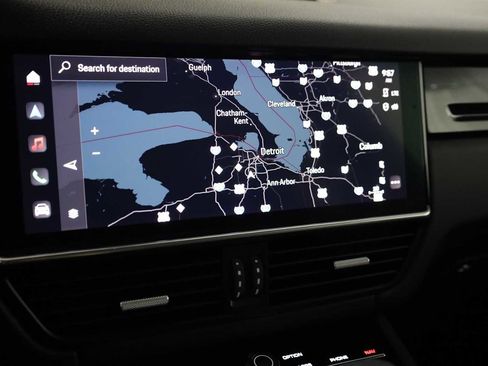 Used 2022 Porsche Cayenne image 33