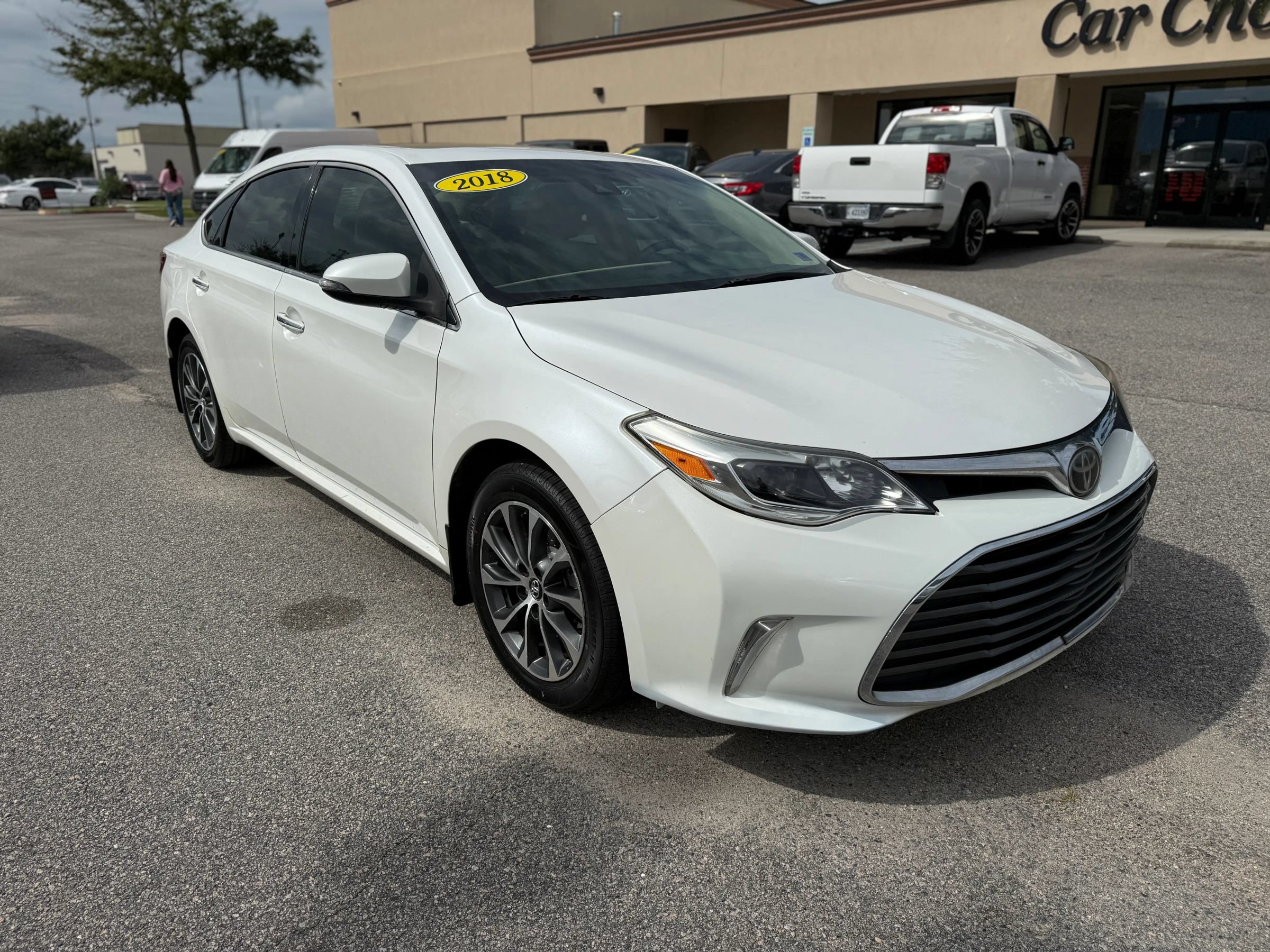 Used 2018 Toyota Avalon XLE Premium FWD image 6