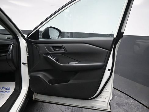 Used 2024 Nissan Rogue S image 19