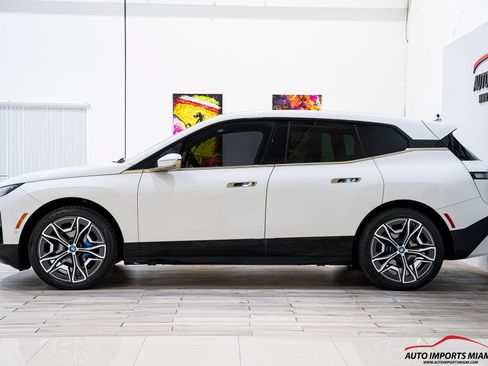 Used 2024 BMW iX xDrive50 w/ Premium Package AWD/4WD image 13