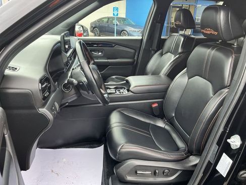 Used 2025 Honda Pilot TrailSport image 15