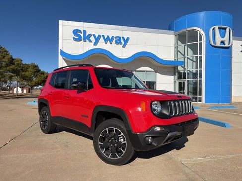Used 2023 Jeep Renegade Latitude image 1