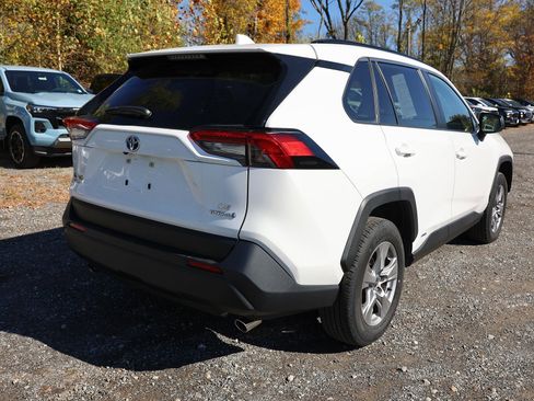 Used 2022 Toyota RAV4 LE image 7