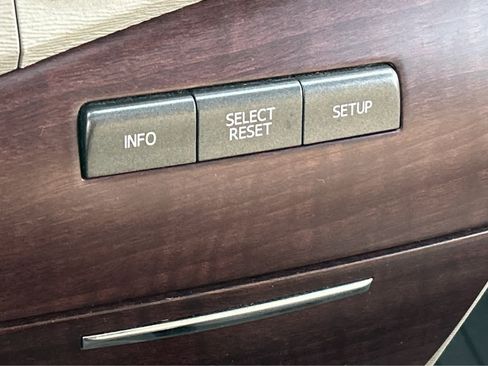 Used 2013 Toyota Sienna XLE image 38