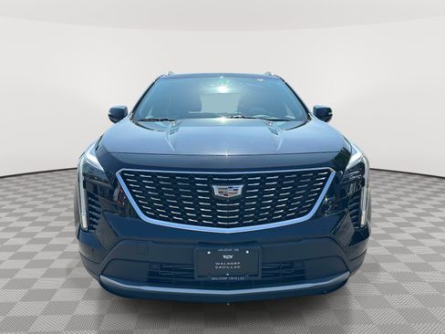 Used 2023 Cadillac XT4 Premium Luxury w/ Technology Package AWD/4WD image 2