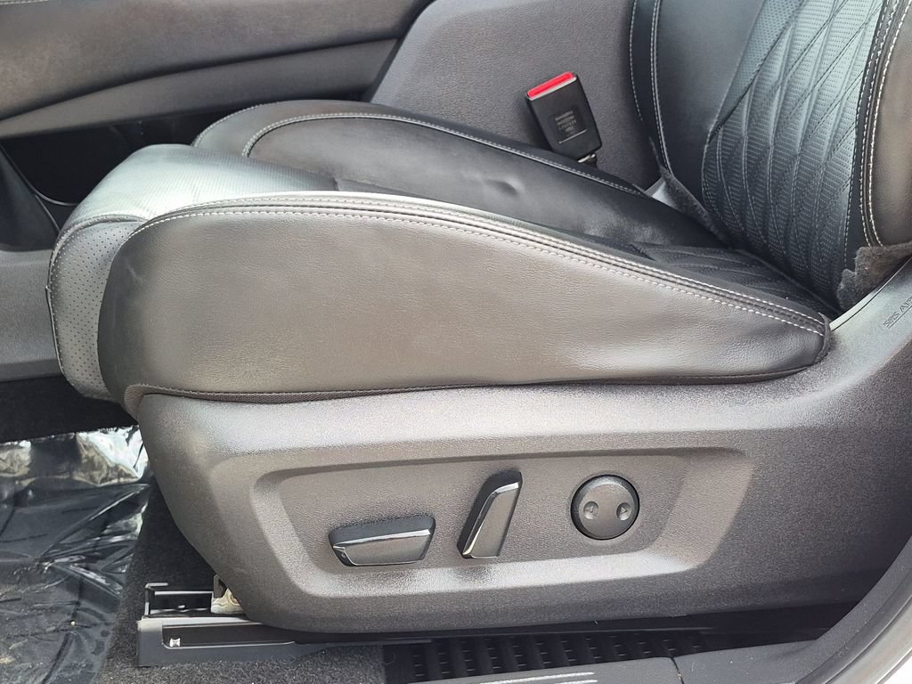 Used 2024 Nissan Rogue Platinum w/ Platinum Premium Package AWD/4WD image 12
