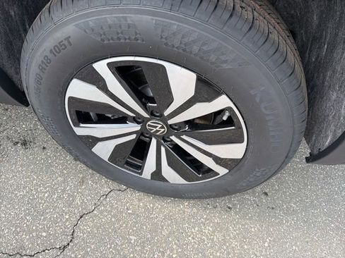 New 2026 Volkswagen Atlas SE image 9