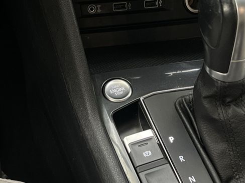 Used 2018 Volkswagen Tiguan SE AWD/4WD image 31
