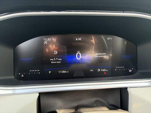 New 2025 Volkswagen Taos SE image 24