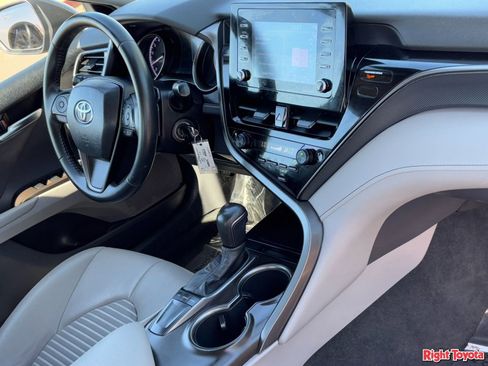 Used 2022 Toyota Camry SE FWD image 12