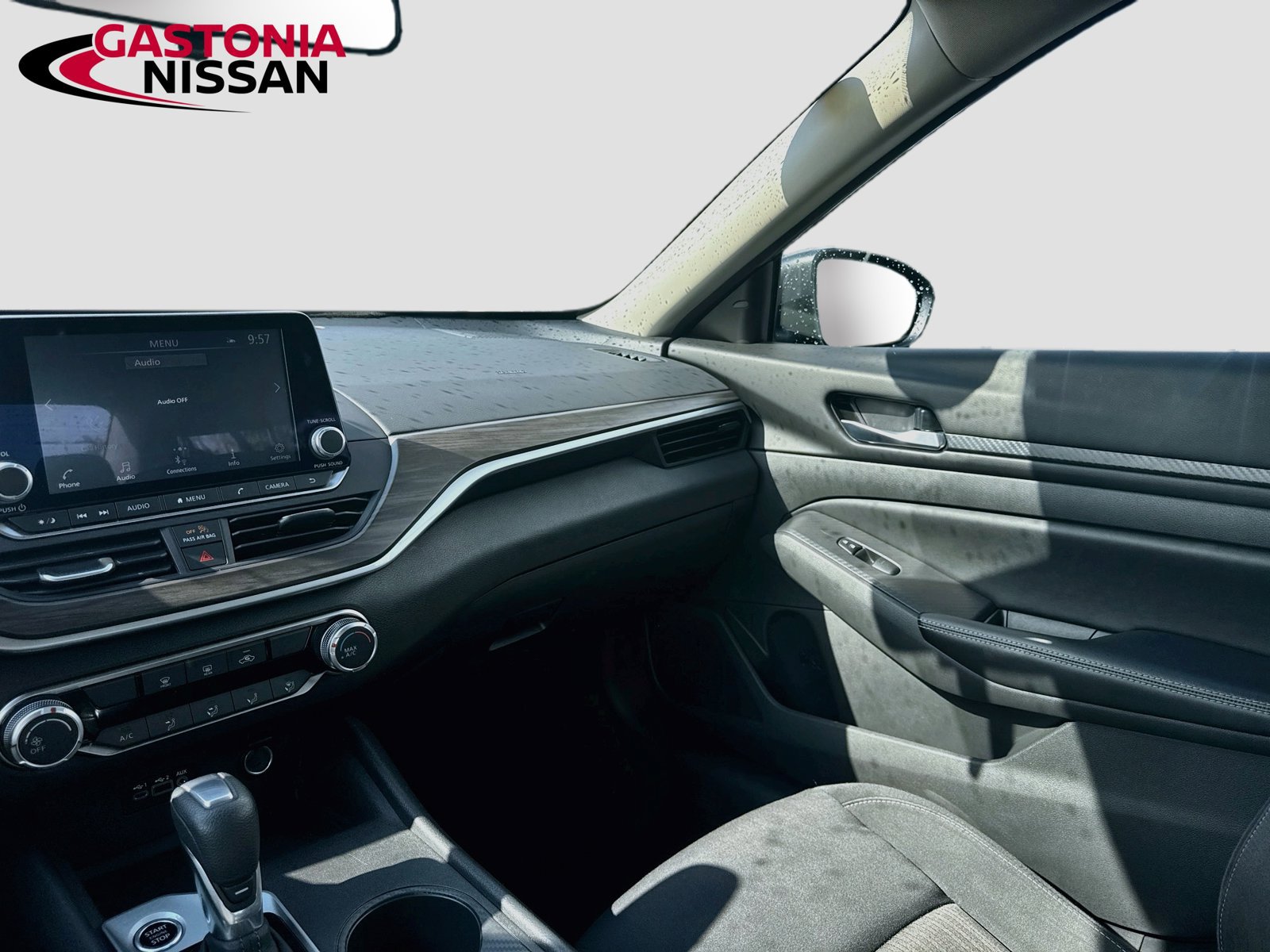 Used 2025 Nissan Altima 2.5 SV FWD image 30