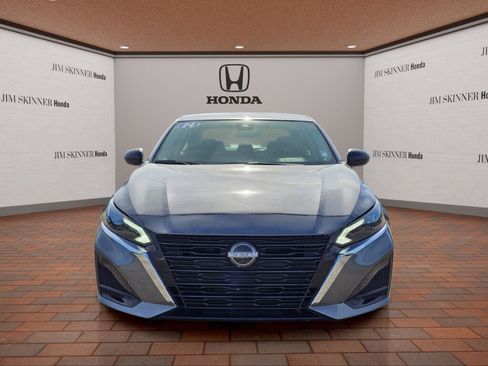 Used 2024 Nissan Altima 2.5 SV FWD image 2