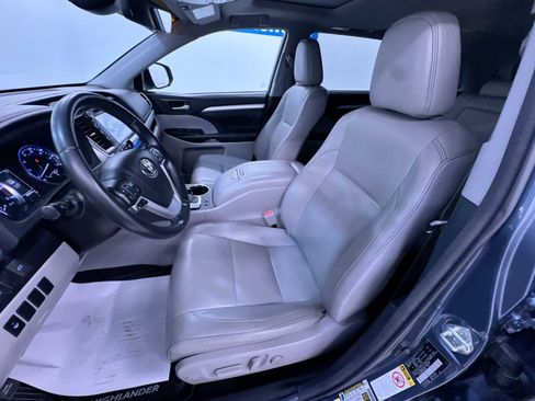 Used 2018 Toyota Highlander XLE w/ Protection Package #3 AWD/4WD image 14