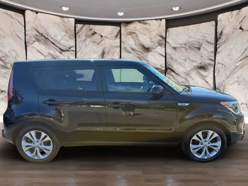 Used 2016 Kia Soul + image 7