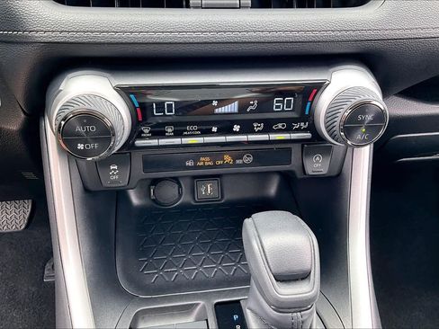 Used 2025 Toyota RAV4 XLE image 33