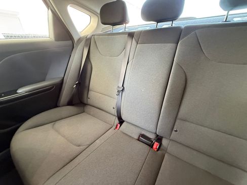 Used 2025 Kia K4 LXS image 38